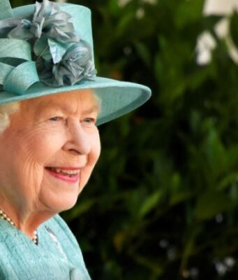 Британская королева пошутила о перехвате российских истребителей