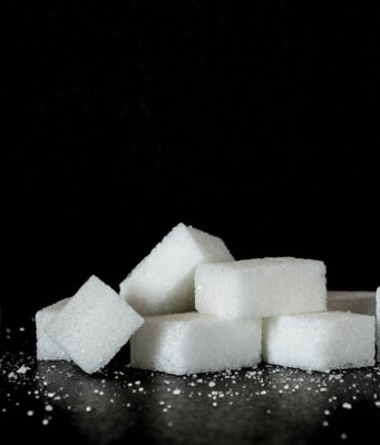СМИ рассказали о приостановке поставок сахара в торговые сети