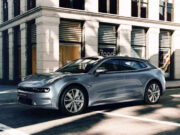 Ремонтировать автомобили Zeekr в России будет «Рольф»