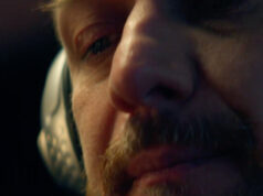 Будущее хип-хопа оказывается обманом в трейлере фильма Джеймса Макэвоя «Калифорнийская афера»